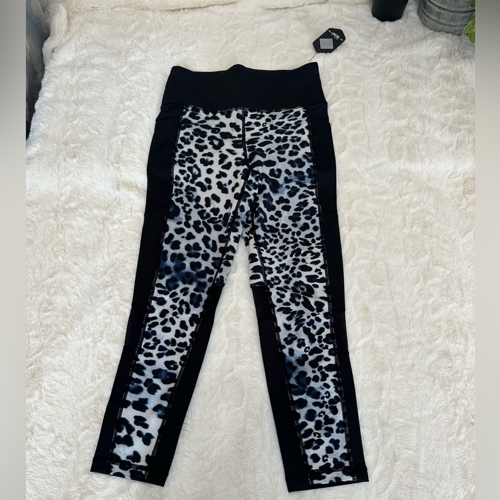 LulaRoe Rise Fearless leggings. Size Small.